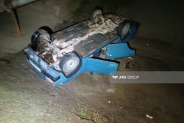 Tovuzda minik avtomobili su kanalına aşıb, 4 nəfər xəsarət alıb