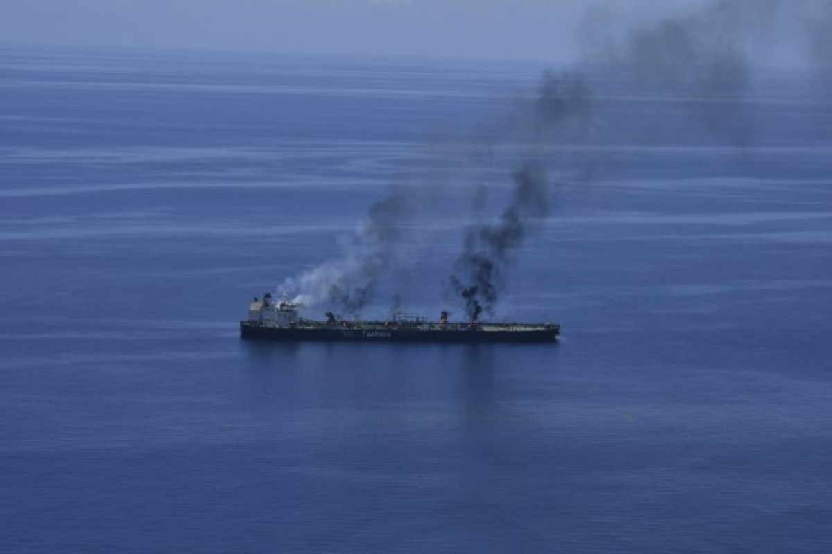Hörmüz boğazında keçən daha bir tanker hücuma məruz qalıb