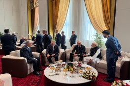 Prezident İlham Əliyev Bişkekdə Hindistan Baş naziri ilə söhbət edib - FOTO 