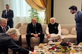 Prezident İlham Əliyev Bişkekdə Hindistan Baş naziri ilə söhbət edib - FOTO 