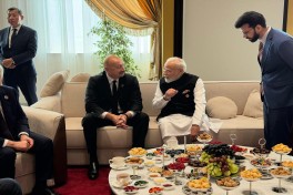 Prezident İlham Əliyev Bişkekdə Hindistan Baş naziri ilə söhbət edib - FOTO 