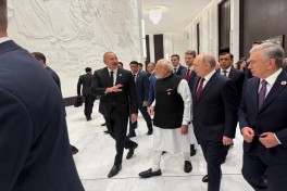 Prezident İlham Əliyev Bişkekdə Hindistan Baş naziri ilə söhbət edib - FOTO 