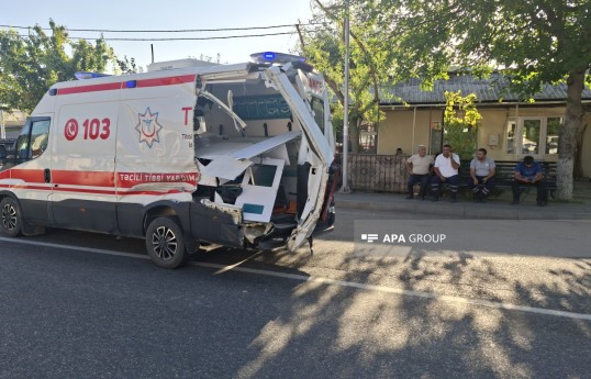 Qusarda təcili tibbi yardım avtomobili yük maşını ilə toqquşub - FOTO 