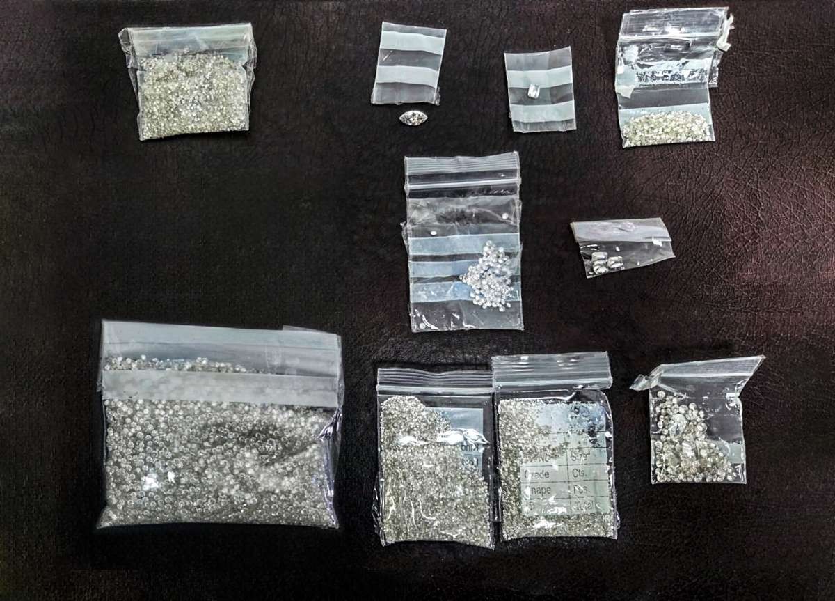 Gömrük nəzarətindən gizlədilən 654,9 karat brilyant qaşlar aşkarlanıb