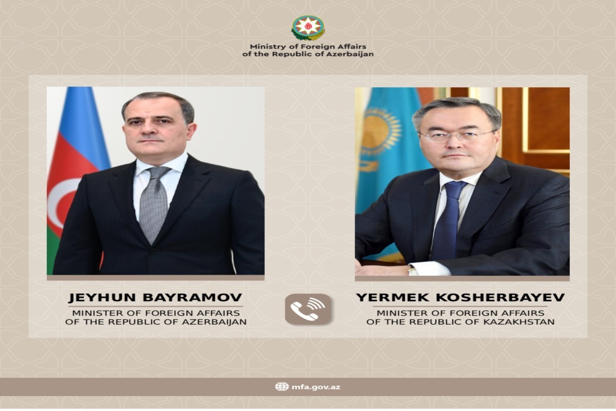 Azerbaijani, Kazakh FMs hold phone talk