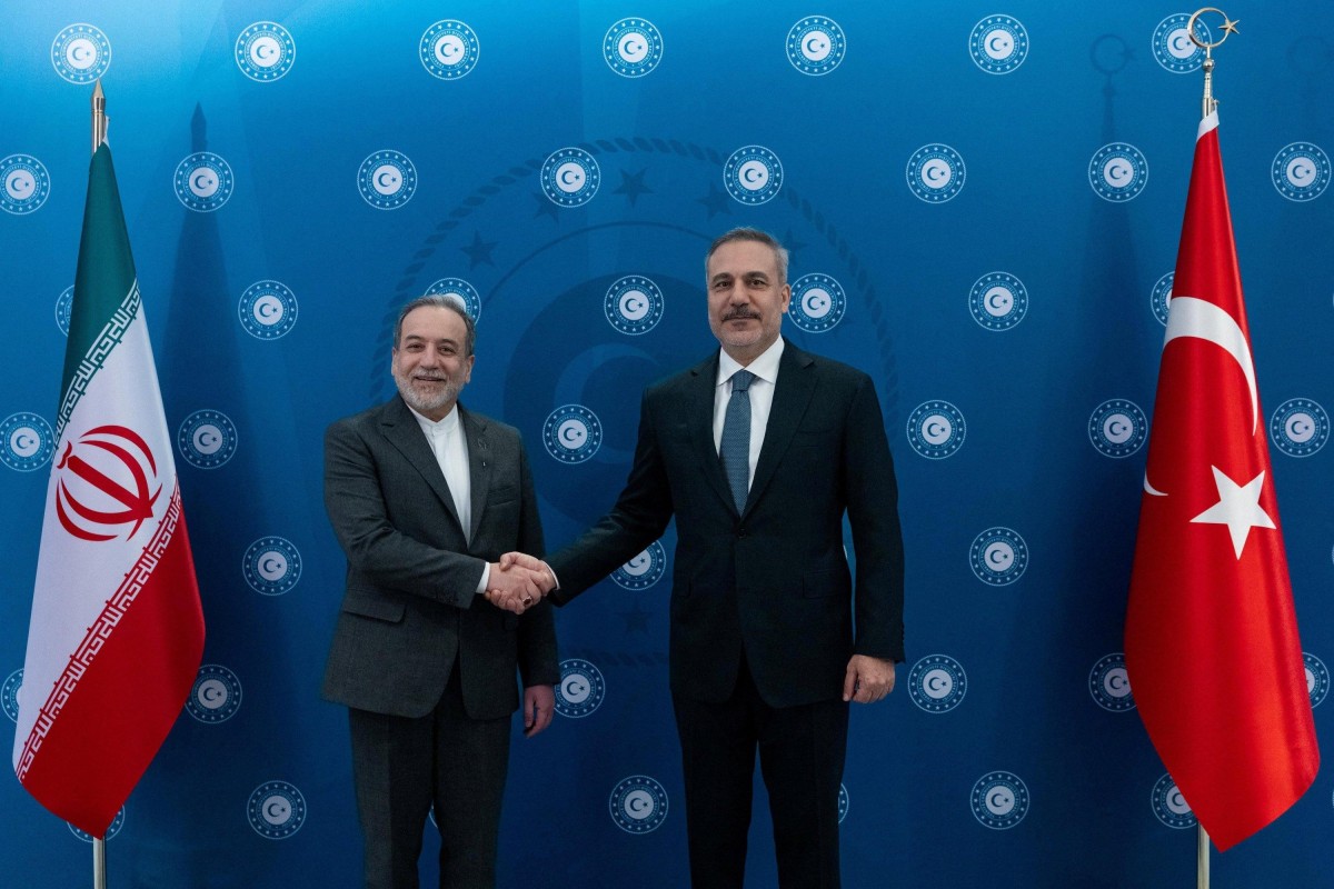 Hakan Fidan Abbas Əraqçi ilə İran-ABŞ böhranını müzakirə edib
