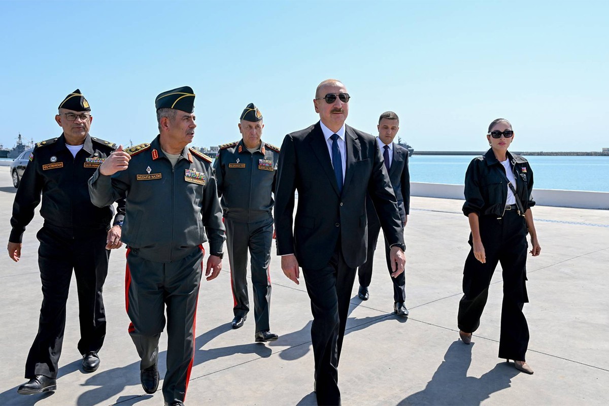 Prezident İlham Əliyev Hərbi Dəniz Qüvvələrində olub - FOTO 