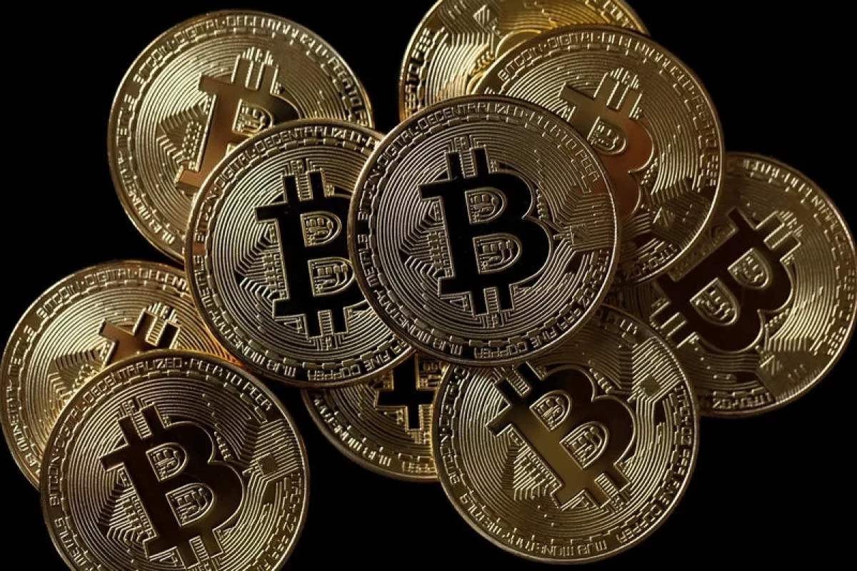 Kriptobirjada eniş: “Bitcoin”in qiyməti 79 min dollardan aşağı düşüb