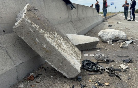 Bakı–Qazax yolunda maşın beton səddə çırpılıb, xəsarət alan var - FOTO 