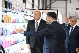 Prezident Qaradağda kağız və gigiyenik məhsulların istehsalı müəssisəsinin açılışında iştirak edib