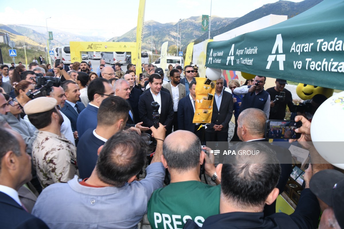 Kəlbəcərdə Bal Festivalı keçirilib