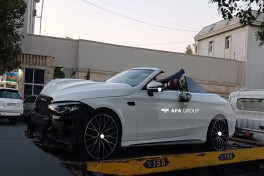 Gəncədə toy karvanında gəlin maşını işıq dirəyinə çırpılıb - FOTO 