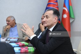 Mətbuat Şurasında “İstiqlal söhbətləri” kitabının təqdimatı keçirilib - FOTO 