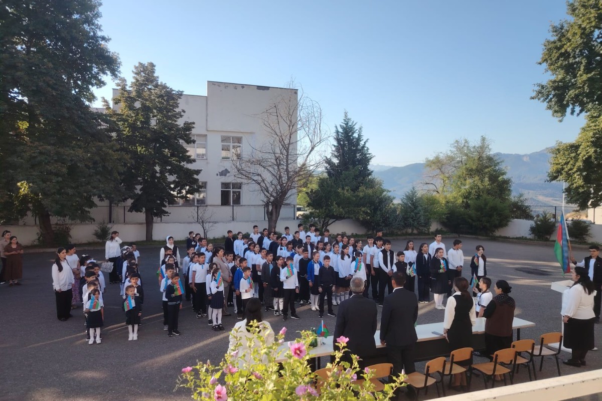 34 ildən sonra Xocalının Təzəbinə kəndində yeni dərs ili başlayıb