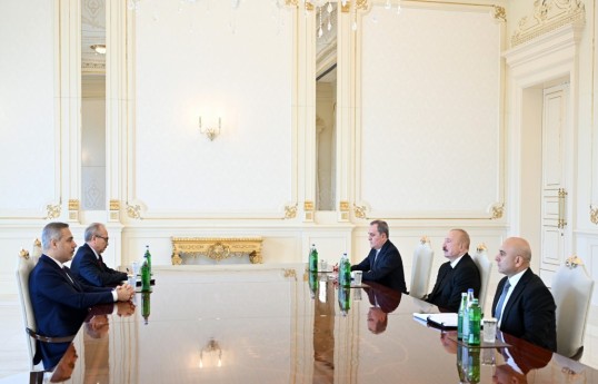 Prezident İlham Əliyev Türkiyənin xarici işlər nazirini qəbul edib