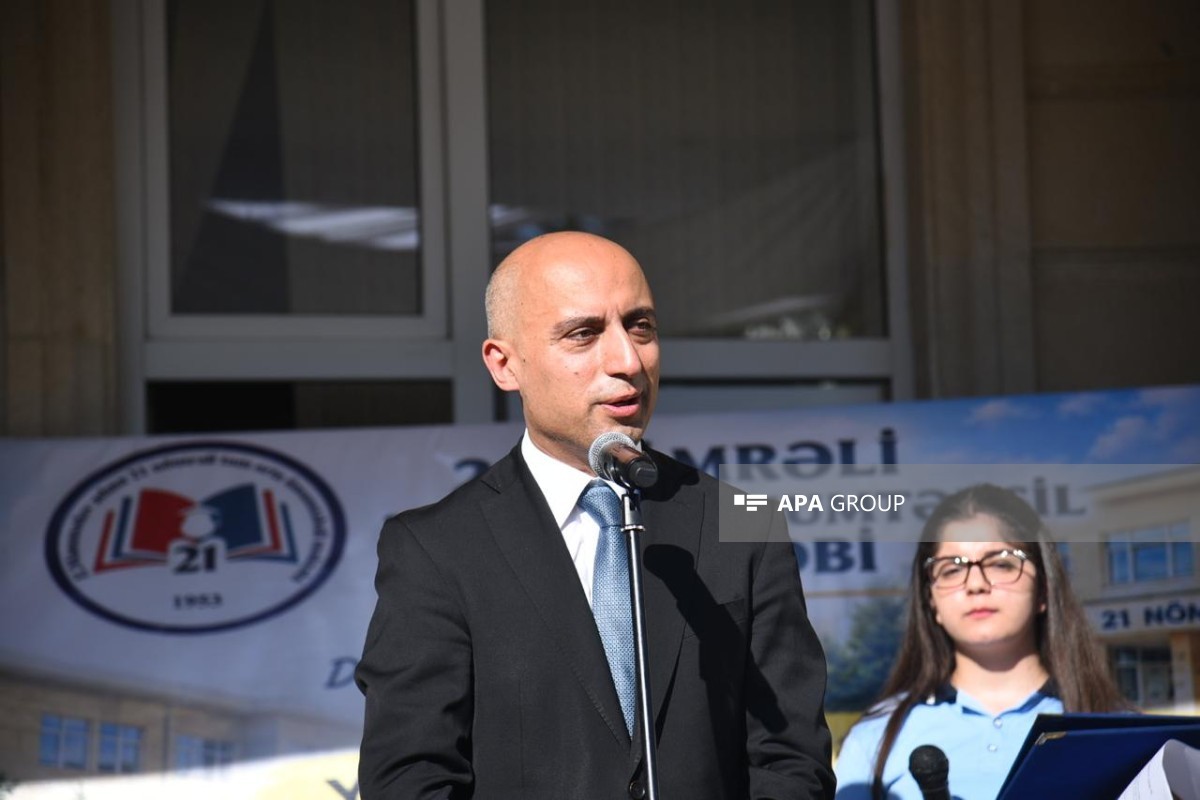 Emin Əmrullayev bu il məktəbə qədəm qoyan şagirdləri təbrik edib - FOTO
