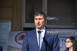Emin Əmrullayev bu il məktəbə qədəm qoyan şagirdləri təbrik edib - FOTO 