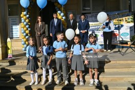 Emin Əmrullayev bu il məktəbə qədəm qoyan şagirdləri təbrik edib - FOTO 