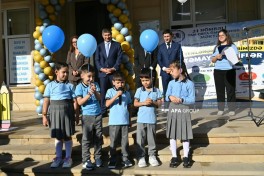 Emin Əmrullayev bu il məktəbə qədəm qoyan şagirdləri təbrik edib - FOTO 