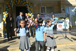 Emin Əmrullayev bu il məktəbə qədəm qoyan şagirdləri təbrik edib - FOTO 