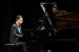 Montrödə Azərbaycanın incəsənət nümayəndələrinin iştirakı ilə qala konsert keçirilib - FOTO 