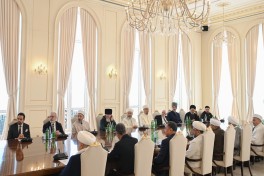 Prezident İlham Əliyev Bakıda keçirilən beynəlxalq konfransların iştirakçılarını qəbul edib