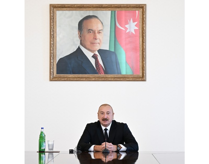 Prezident İlham Əliyev Bakıda keçirilən beynəlxalq konfransların iştirakçılarını qəbul edib