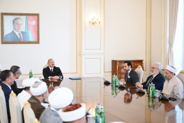 Prezident İlham Əliyev Bakıda keçirilən beynəlxalq konfransların iştirakçılarını qəbul edib