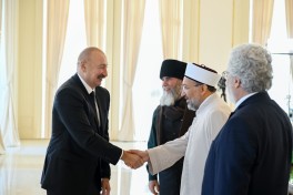 Prezident İlham Əliyev Bakıda keçirilən beynəlxalq konfransların iştirakçılarını qəbul edib