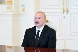 Prezident İlham Əliyev Türkiyənin xarici işlər nazirini qəbul edib