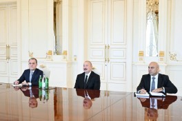 Prezident İlham Əliyev Türkiyənin xarici işlər nazirini qəbul edib