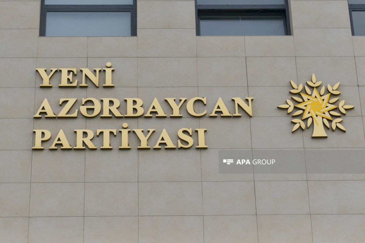 Növbəti qurultaya hazırlaşan YAP-ın inkişaf tarixində yeni mərhələ - MÖVQE 