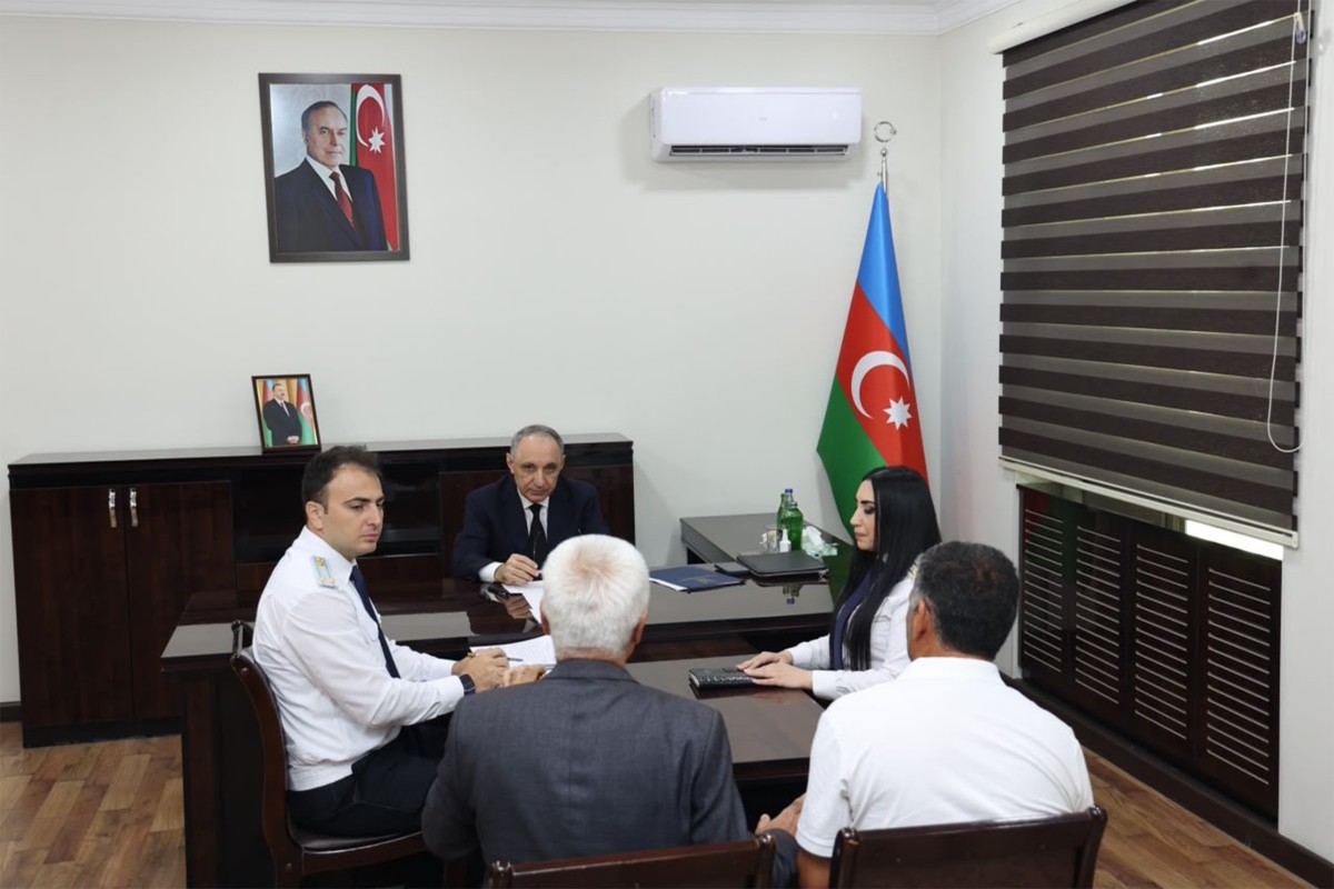 Baş prokuror Şamaxıda vətəndaşları qəbul edib