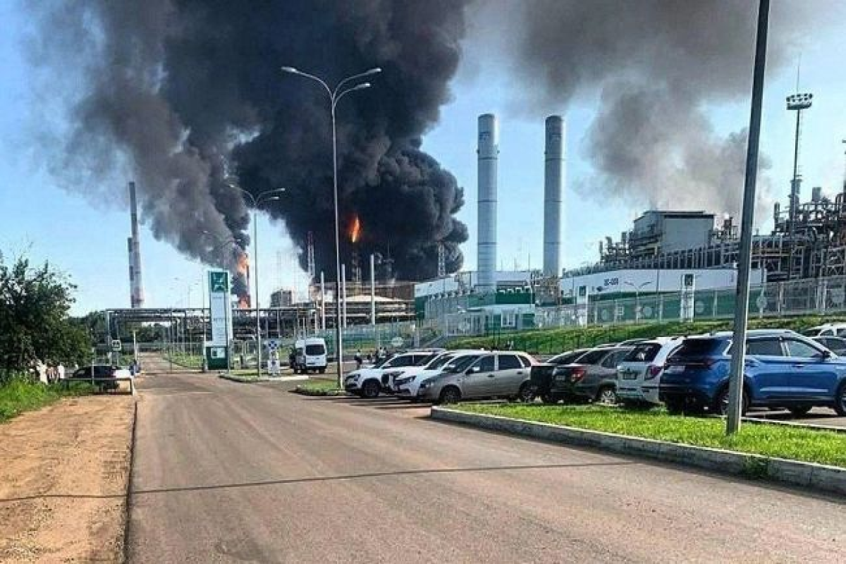 "Reuters": Ukraynanın hücumundan sonra Rusiyada daha iki neft zavodu fəaliyyətini dayandırıb
