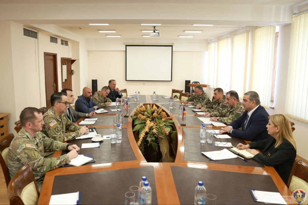 Ermənistan və ABŞ birgə hərbi təlimlərin keçirilməsini müzakirə edib