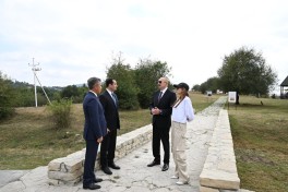 Prezident Şamaxıda Pir Ömər Sultan ziyarətgahında aparılan konservasiya işləri ilə tanış olub - YENİLƏNİB  - FOTO 