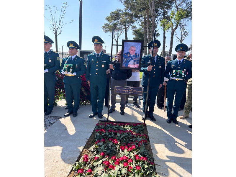 General-mayor İsgəndər Allahverdiyev Hərbi Memorial Məzarlıqda dəfn edilib - FOTO  - YENİLƏNİB 