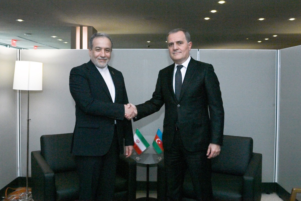 Azerbaijani, Iranian FMs discuss regional processes