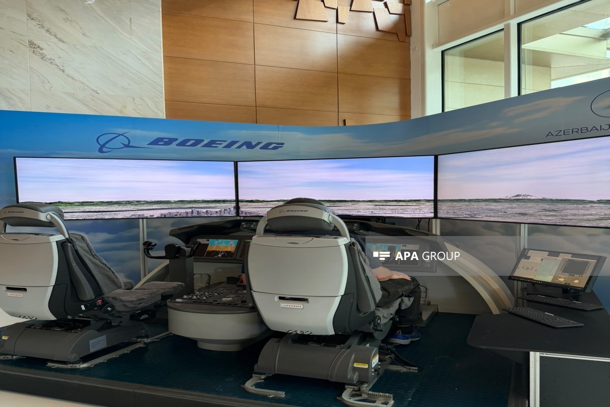 AZAL представляет общественности симулятор Boeing 787 Dreamliner-<span class="red_color">ФОТО