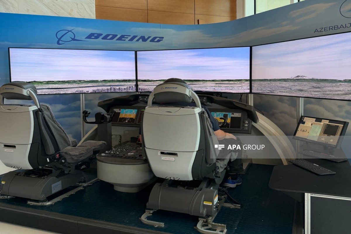 AZAL presents Boeing 787 Dreamliner simulator to public - <span class="red_color">PHOTO