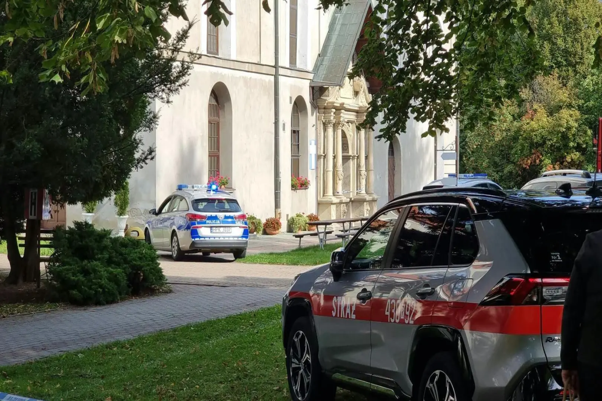 Polşada Ukrayna vətəndaşı monastırda keşişlərə bıçaqla hücum edib, ölən və yaralananlar var