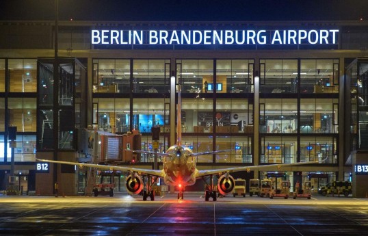 Berlin hava limanının fəaliyyəti naməlum drona görə dayandırılıb