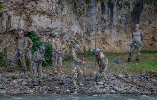 Azərbaycan hərbçiləri Gürcüstanda dağ təlimində iştirak edirlər