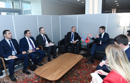 Ceyhun Bayramov Albaniyanın xarici işlər naziri ilə görüşüb
