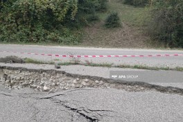 Qubada Rustov-Xanəgah yolunda sürüşmə olub - FOTO 
