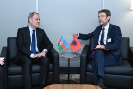 Ceyhun Bayramov Albaniyanın xarici işlər naziri ilə görüşüb