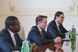 Prezident İlham Əliyev “Brookfield Asset Management” şirkətinin baş icraçı direktorunu qəbul edib