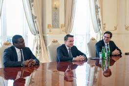 Prezident İlham Əliyev “Brookfield Asset Management” şirkətinin baş icraçı direktorunu qəbul edib