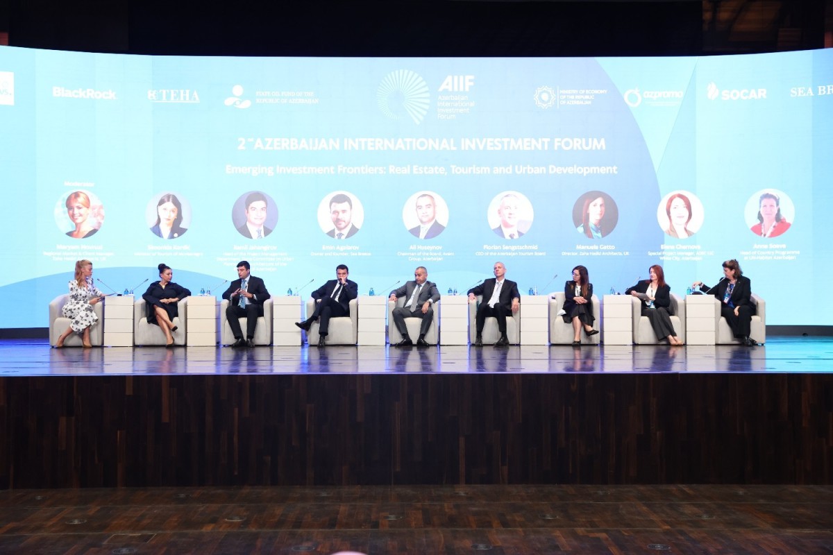 “Yeni investisiya istiqamətləri: daşınmaz əmlak, turizm və şəhər inkişafı” mövzusunda panel sessiya keçirilib
