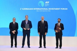 İkinci Azərbaycan Beynəlxalq İnvestisiya Forumu çərçivəsində imzalanmış sənədlər mübadilə edilib